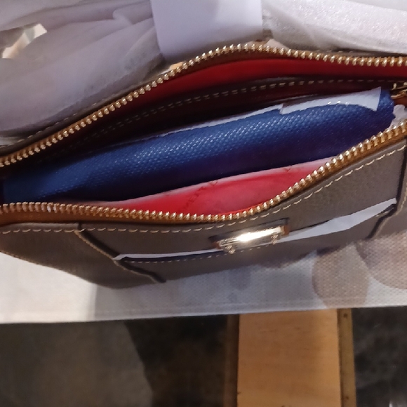 STUNNING Dooney & Bourke 'Lexington' Elephant Colored Crossbody Bag - Picture 9 of 12